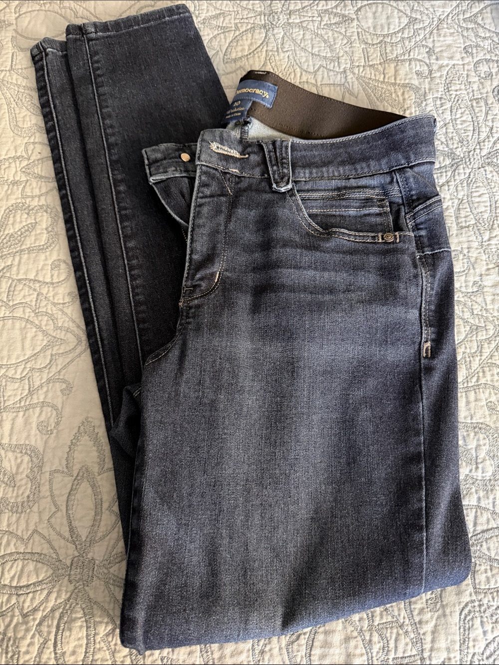 PREOWNED Democracy Women’s Skinny Jeans in Dark Blue Wash, Size 10